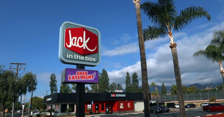 separate-mobs-storm-pharmacy,-fast-food-restaurant-in-la-‘street-takeovers’