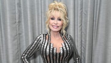 trump-mourns-dolly-parton,-orders-us-flags-lowered-nationwide-after-country-music-icon-dies