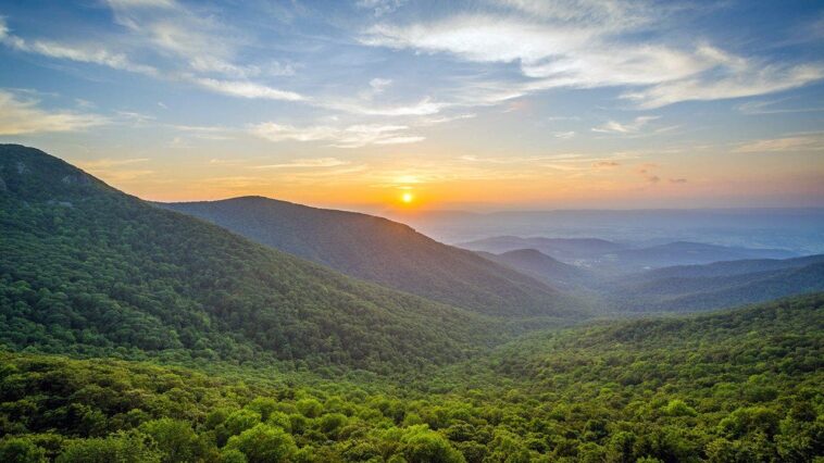 best-hiking-trails-near-scott-stadium-in-charlottesville:-a-guide-for-virginia-football-fans