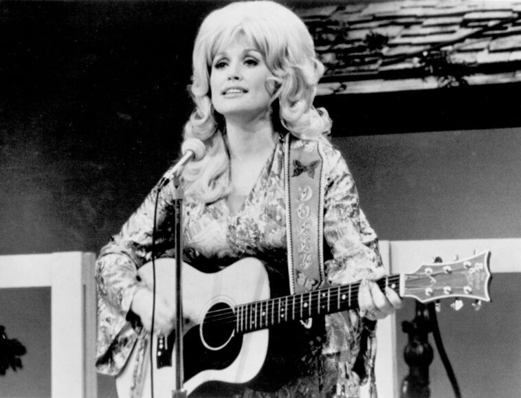 dolly-parton:-america’s-girl