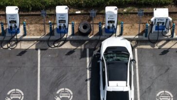 watch:-ca-influencer-showing-off-electric-car-accidentally-confirms-gas-is-so-much-better-–-cheaper,-faster,-lasts-longer
