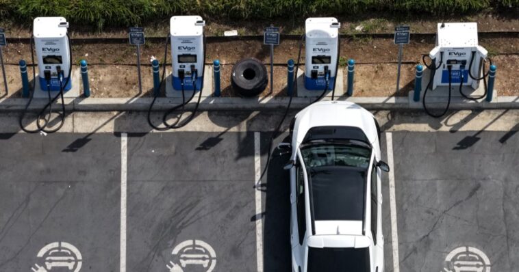 watch:-ca-influencer-showing-off-electric-car-accidentally-confirms-gas-is-so-much-better-–-cheaper,-faster,-lasts-longer