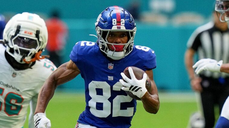 giants-wide-receiver-calvin-austin-carted-off-with-apparent-major-knee-injury-in-brutal-training-camp-scene