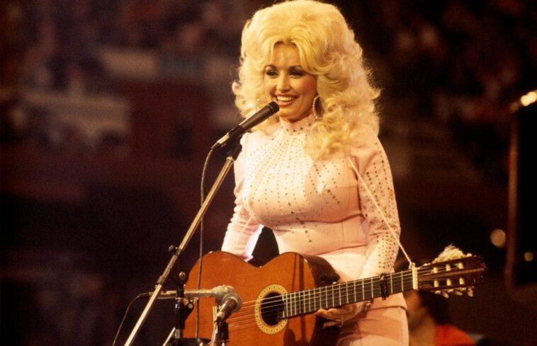 how-dolly-parton-conquered-america