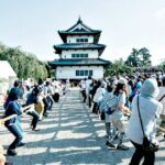 crazy-videos-show-1800-people-pulling-a-japanese-castle-back-in-its-place