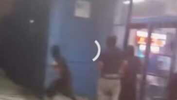 separate-mobs-storm-pharmacy,-fast-food-restaurant-in-la-‘street-takeovers’