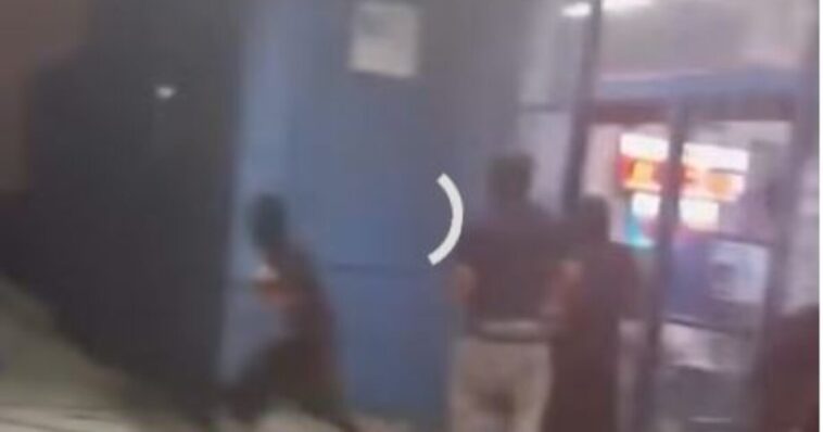 separate-mobs-storm-pharmacy,-fast-food-restaurant-in-la-‘street-takeovers’