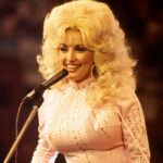 watch:-dolly-parton-recounts-pulling-gun-from-purse-to-stop-nyc-aggressor