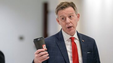 trump-endorsed-candidate-clears-key-hurdle-in-red-state-gubernatorial-race