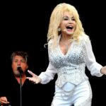 dolly-parton-refused-to-pick-political-sides-for-decades:-‘i’m-not-in-politics,-i’m-an-entertainer’
