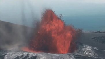 kilauea-puts-on-fiery-show-as-54th-eruption-episode-sends-lava-fountains-soaring