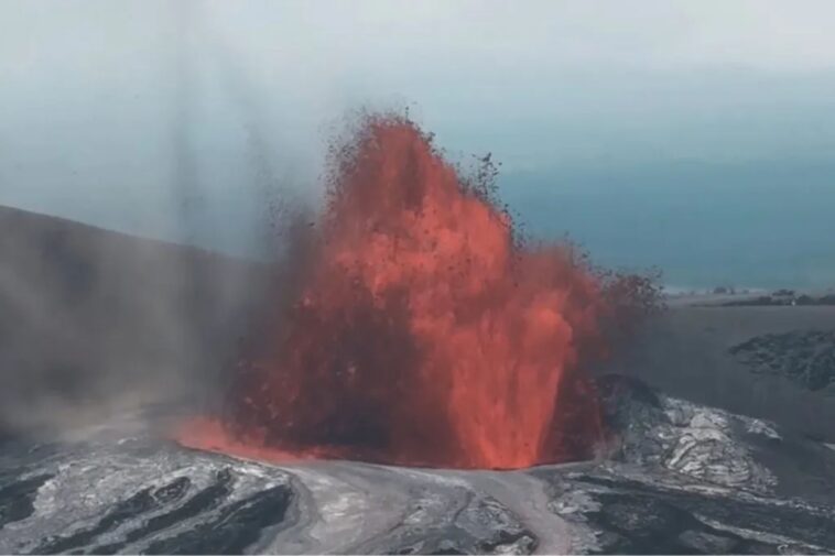 kilauea-puts-on-fiery-show-as-54th-eruption-episode-sends-lava-fountains-soaring