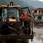 terrifying-video-captures-people-fleeing-incoming-mudslide-at-nepal-china-border