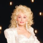 fashion-notes:-dolly-parton’s-fabulously-rhinestoned-style-in-80-photos