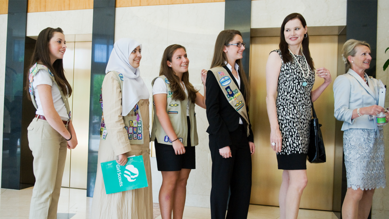 girl-scouts-denies-teaching-religion-amid-scrutiny-of-muslim-faith-awards,-mosque-visits
