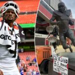 angry-browns-fans-place-signs-on-jim-brown-statue-in-protest-of-deshaun-watson-being-named-starter