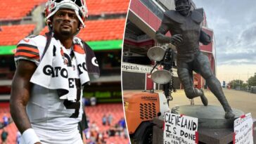 angry-browns-fans-place-signs-on-jim-brown-statue-in-protest-of-deshaun-watson-being-named-starter