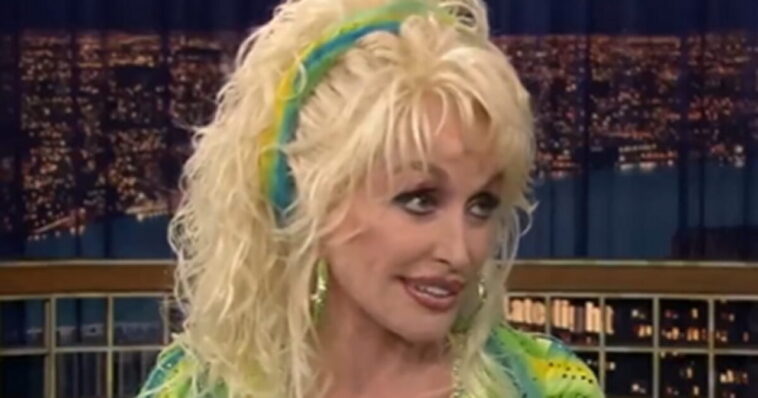 watch-dolly-parton-tell-the-story-of-how-she-once-pulled-a-gun-on-a-man-in-new-york-city-for-harassing-her-(video)