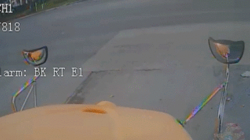 florida-driver-fleeing-traffic-stop-slams-head-on-into-school-bus-carrying-19-children-before-fleeing-on-foot