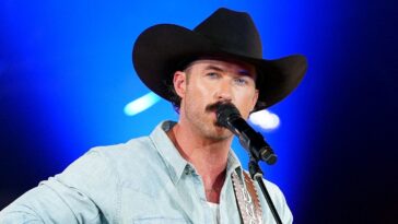 country-music-star-riley-green-keeps-cooking-with-new-single-‘that’s-just-me’-from-upcoming-album