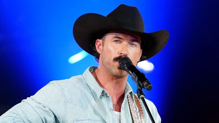 country-music-star-riley-green-keeps-cooking-with-new-single-‘that’s-just-me’-from-upcoming-album