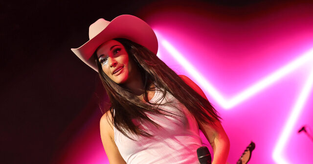 video:-kacey-musgraves-faces-boycott-backlash-after-asking-fans-to-donate-to-fund-for-children-of-parents-‘deported-unfairly’