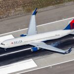 pilot-triggers-emergency-landing-at-lax-after-falling-extremely-ill-on-flight:-‘i-need-to-go-to-the-hospital’