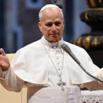 the-pope-finally-receives-his-own-genuine-white-sox-branded-pope-hat-from-wild-team-giveaway