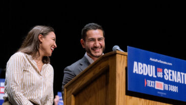 alexandria-ocasio-cortez-formally-resumes-her-membership-in-dsa