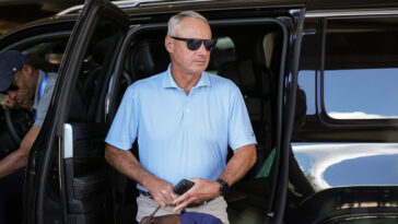 mlb-proposes-weeks-long-free-agent-signing-window,-lowering-in-season-options