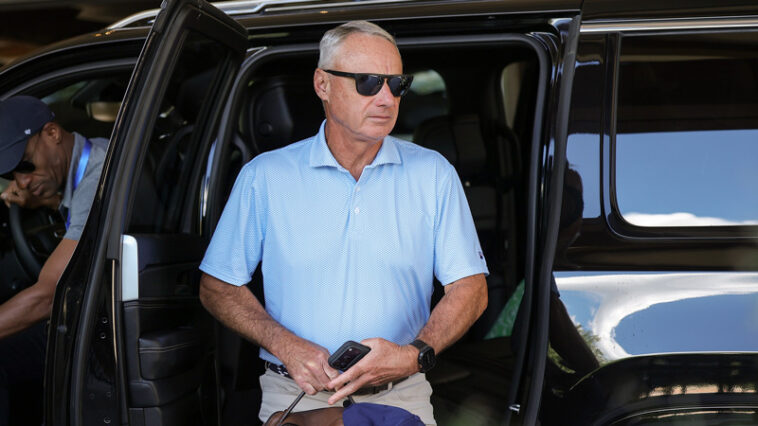 mlb-proposes-weeks-long-free-agent-signing-window,-lowering-in-season-options