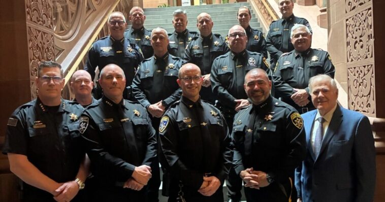 fifteen-ny-sheriffs-sue-kathy-hochul-over-new-anti-ice-law