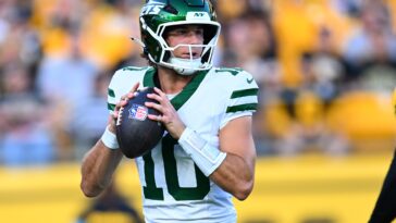 jets-not-worried-about-having-veteran-backup-behind-geno-smith-as-cade-klubnik-makes-strong-case
