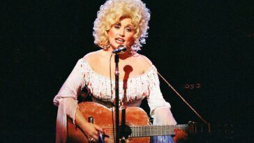 two-dolly-parton-classics-returning-to-theaters-for-limited-run