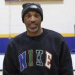 hofstra-hoops-coach-speedy-claxton-pays-it-forward-on-move-in-day