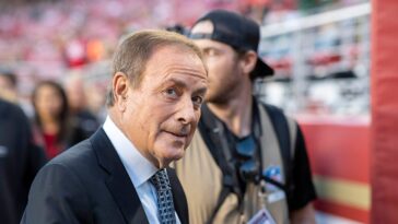old-al-michaels-stumbles-through-awkward-lake-america-trump-jab-during-thursday-night-football-broadcast