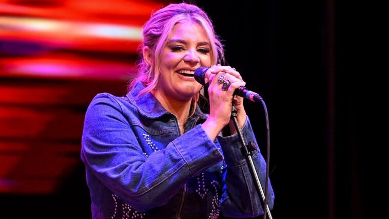 country-singer-lauren-alaina-credits-small-town-georgia-roots-for-strong-work-ethic,-faith