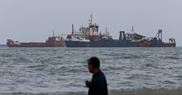 centcom:-us.-clears-iranian-mines-from-hormuz-lanes;-iran-oil-exports-at-zero-—-trump-says-tehran-‘begging-to-make-a-deal’