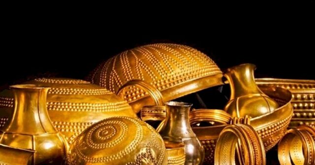 spain:-thieves-steal-bronze-age-treasure-from-museum-in-four-minute-heist