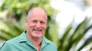 woody-harrelson-formally-asks-uk’s-new-prime-minister-to-probe-covid-‘vaccine-injury’