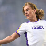 vikings-male-cheerleader-blaize-shiek-posts-video-showing-off-his-‘makeup-routine’
