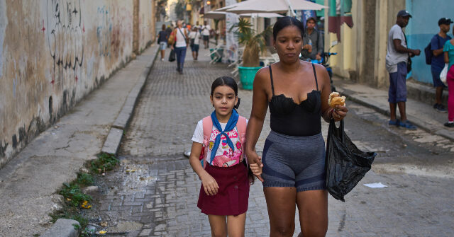 cuba-begins-school-year-with-severe-shortages-of-teachers,-uniforms,-and-electricity