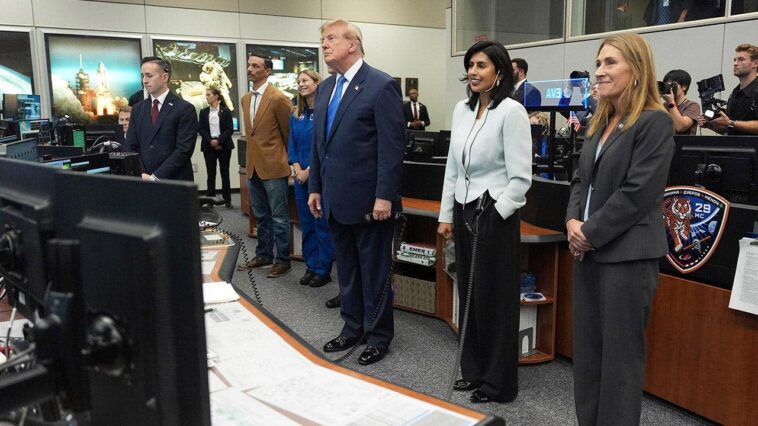 trump-calls-iss-crew-from-houston-to-praise-space-pioneers-and-offer-‘oval-office-time’