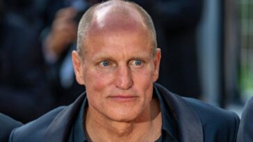 woody-harrelson-formally-asks-uk’s-new-prime-minister-to-probe-covid-‘vaccine-injury’