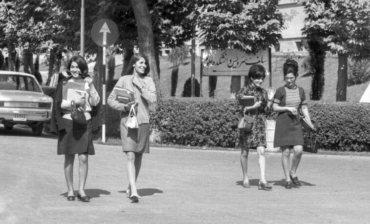 america-before-the-islamic-revolution