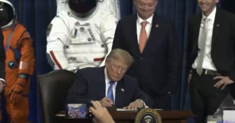 president-trump-unveils-us.-space-academy-during-ceremony-honoring-artemis-ii-astronauts-(video)