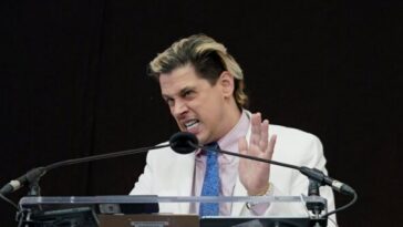milo-yiannopoulos-deported-back-to-britain-following-ice-arrest