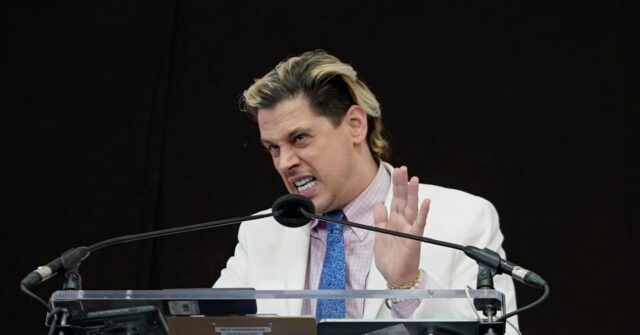 milo-yiannopoulos-deported-back-to-britain-following-ice-arrest