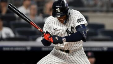 yankees-rookie-george-lombard-jr.-exits-game-with-right-knee-injury