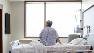 photos-—-nurses-help-fulfill-patient’s-last-wish-to-be-baptized:-‘a-total-god-thing’